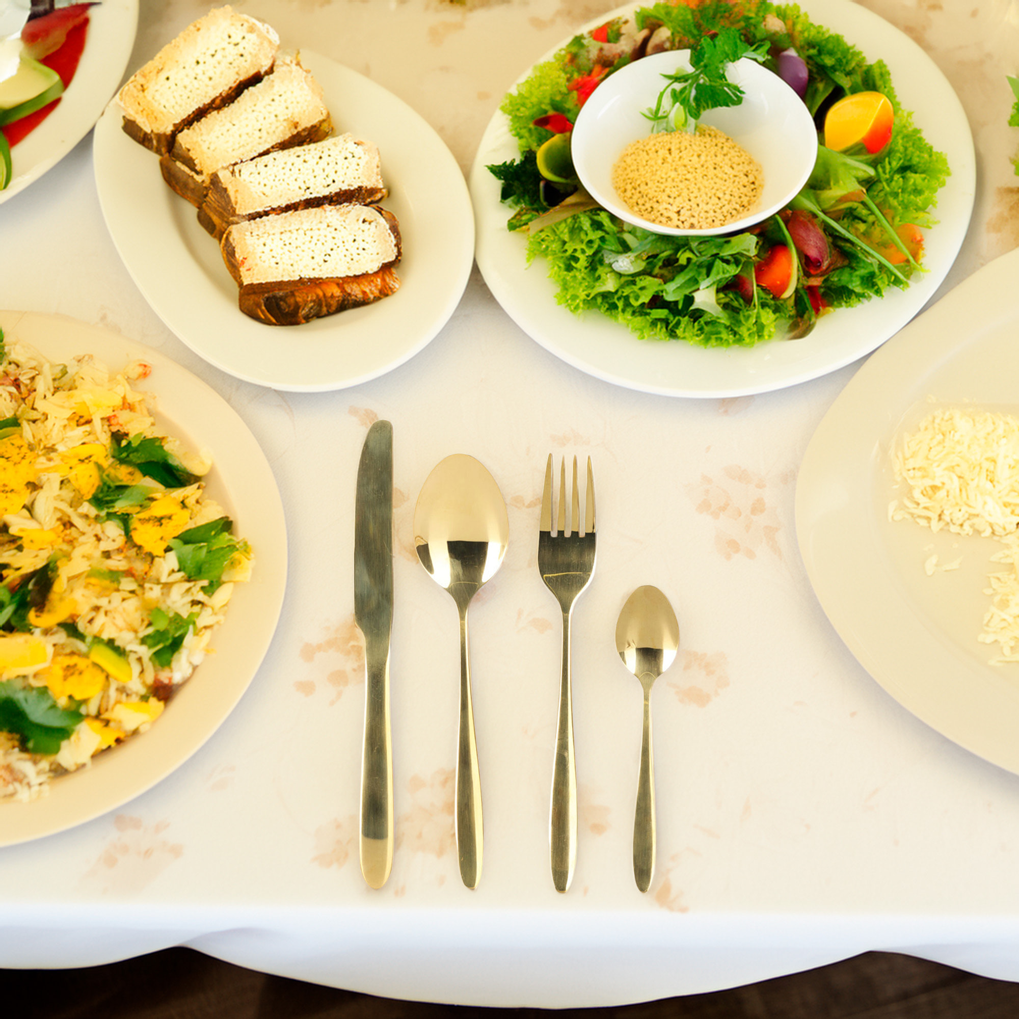 Juego de 24 Cubiertos de Acero Inoxidable con revestimiento dorado