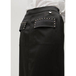 Gonna satinata con borchie