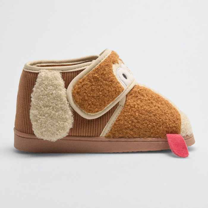 Pantofole per bambini a forma di cane con dettagli 3D