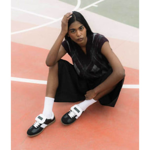 Zapatillas negras con suela de goma