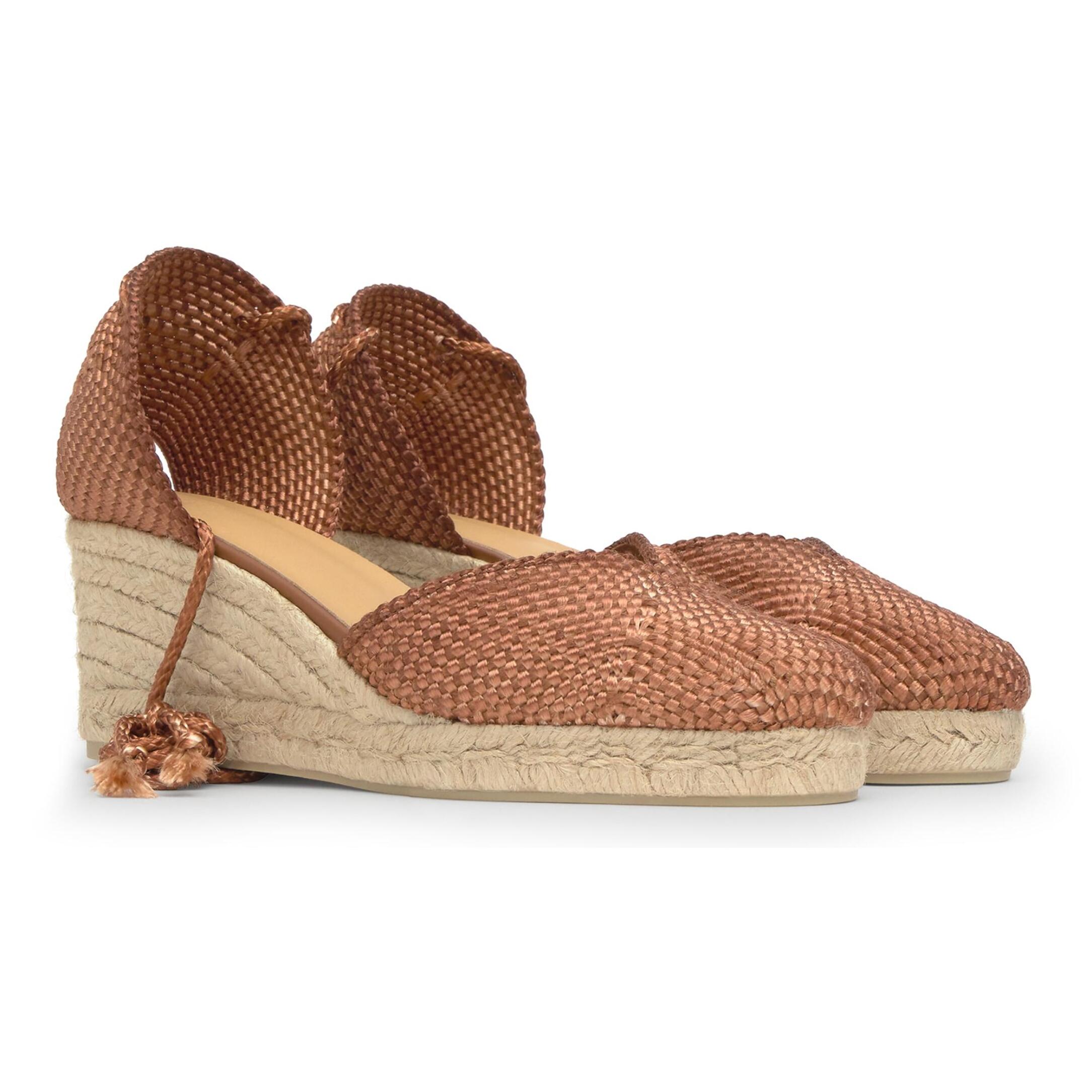 Alpargata Cora cuña de yute con rayón trenzado, cintas y escote en V con hilos metalizados