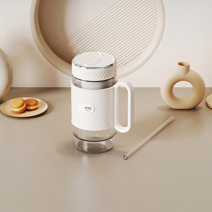 Frullatore portatile Z0710 con capacità di 350ml. Con batteria ricaricabile da 1500mAh e design portatile ideale per l'uso quotidiano.