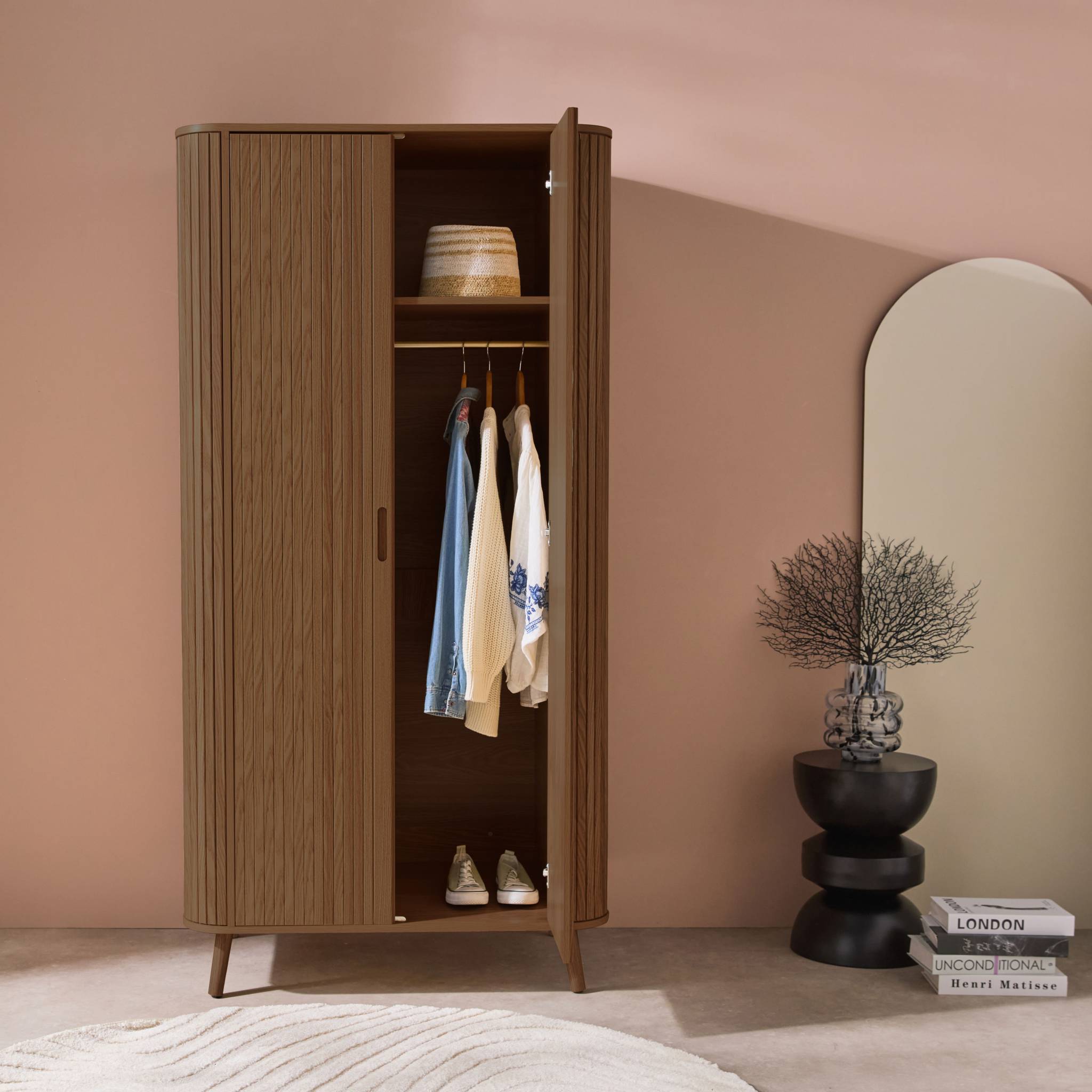 Armoire décor bois rainuré avec étagère et penderie LEGACY