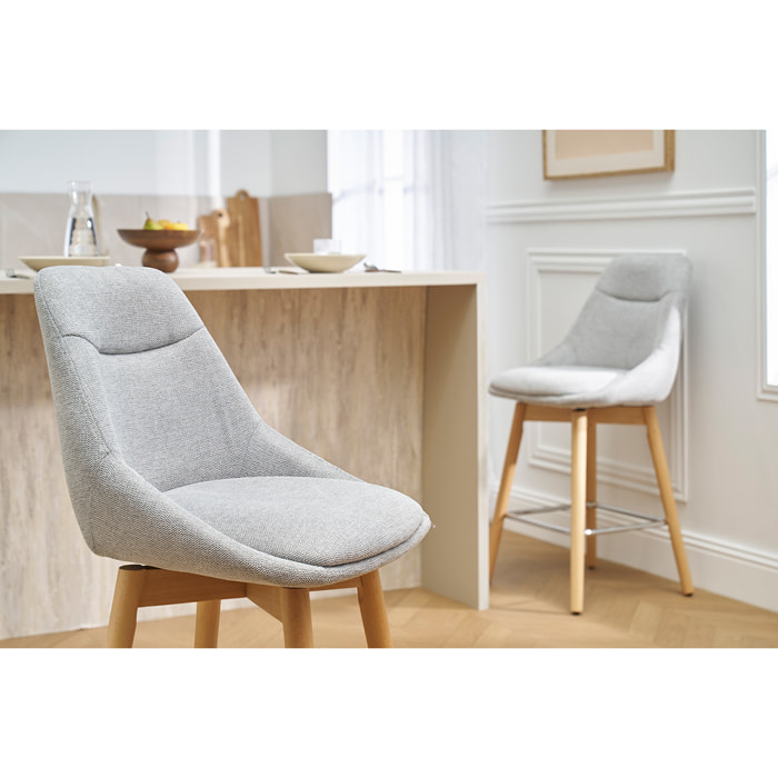 Tabourets de bar scandinaves pivotants 360° en tissu effet velours texturé gris clair et bois clair H65 cm (lot de 2) ALESS