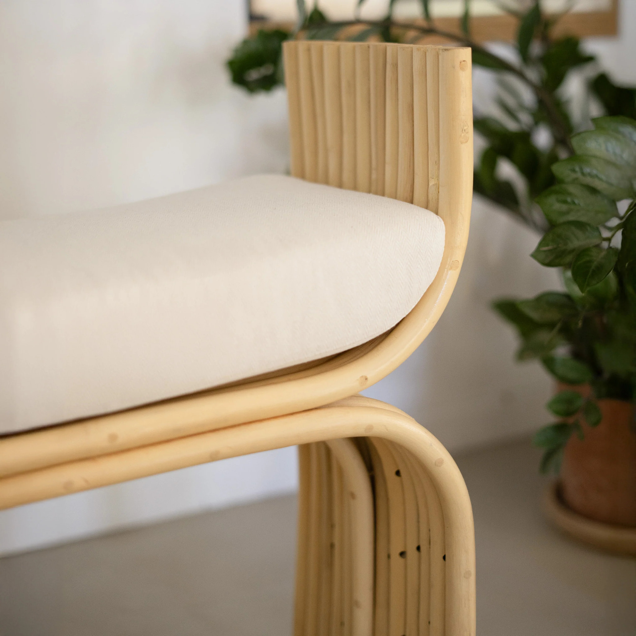 Tabouret en rotin et coussin blanc - Réane