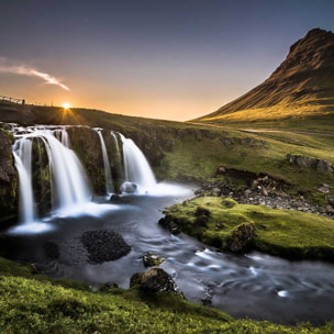 Affiche paysage cascade o - kirkjufell islande Affiche sous cadre noir