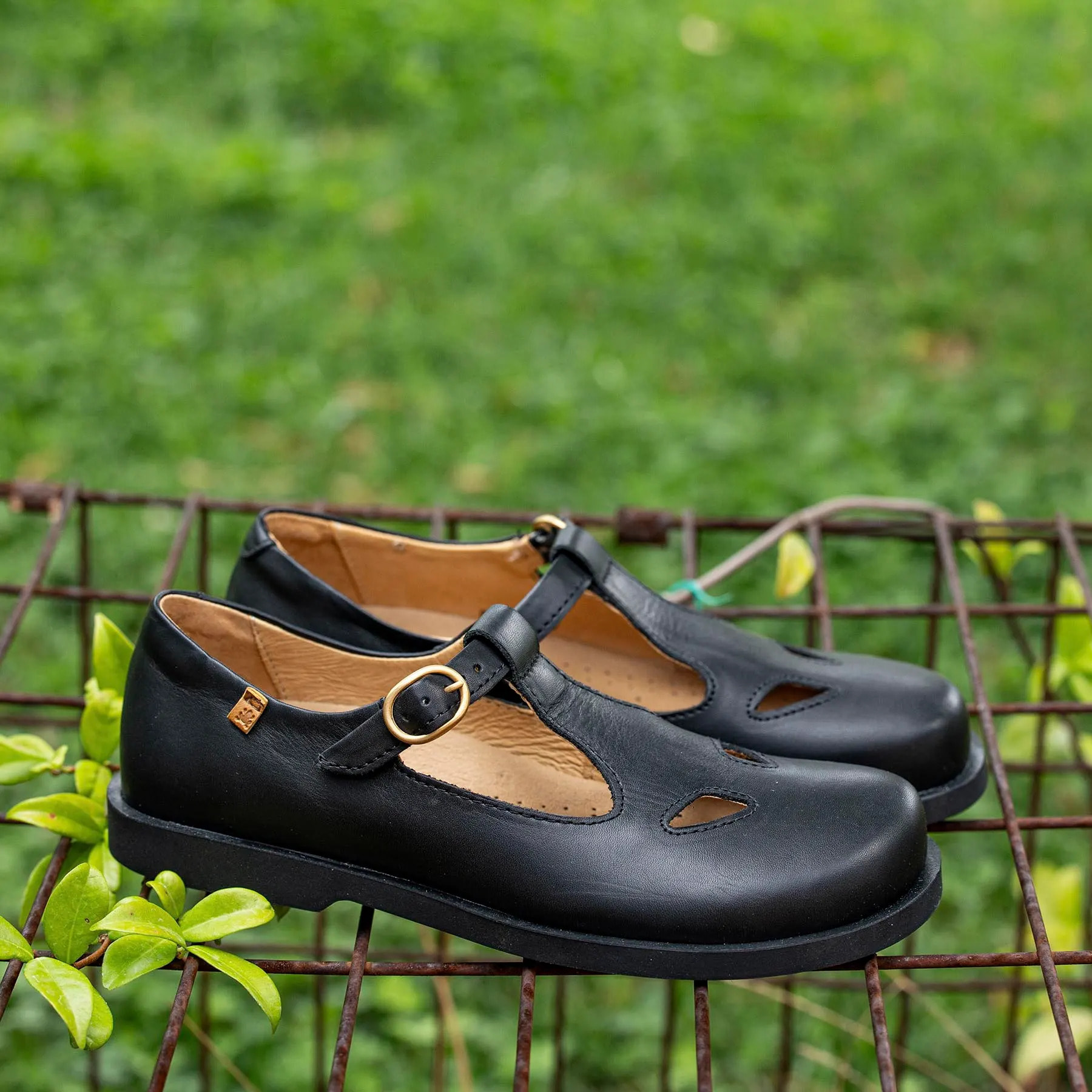 Zapatos N5873 SOFT NAPPA BLACK/ ARENISCA color Black