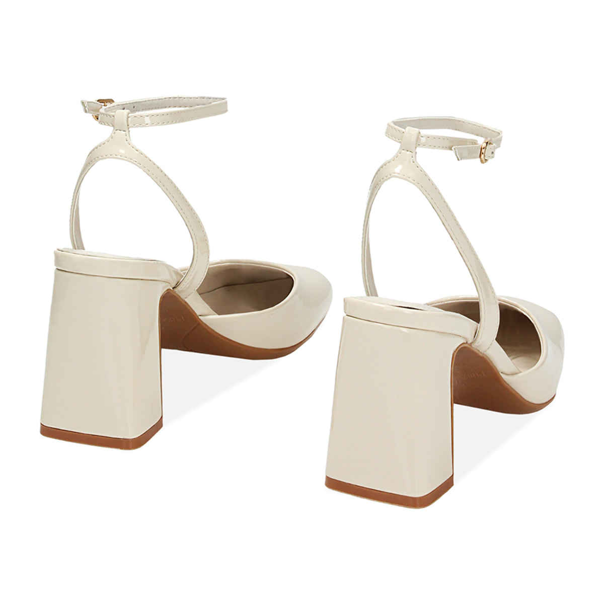 Zapatos abiertos de color crema en charol