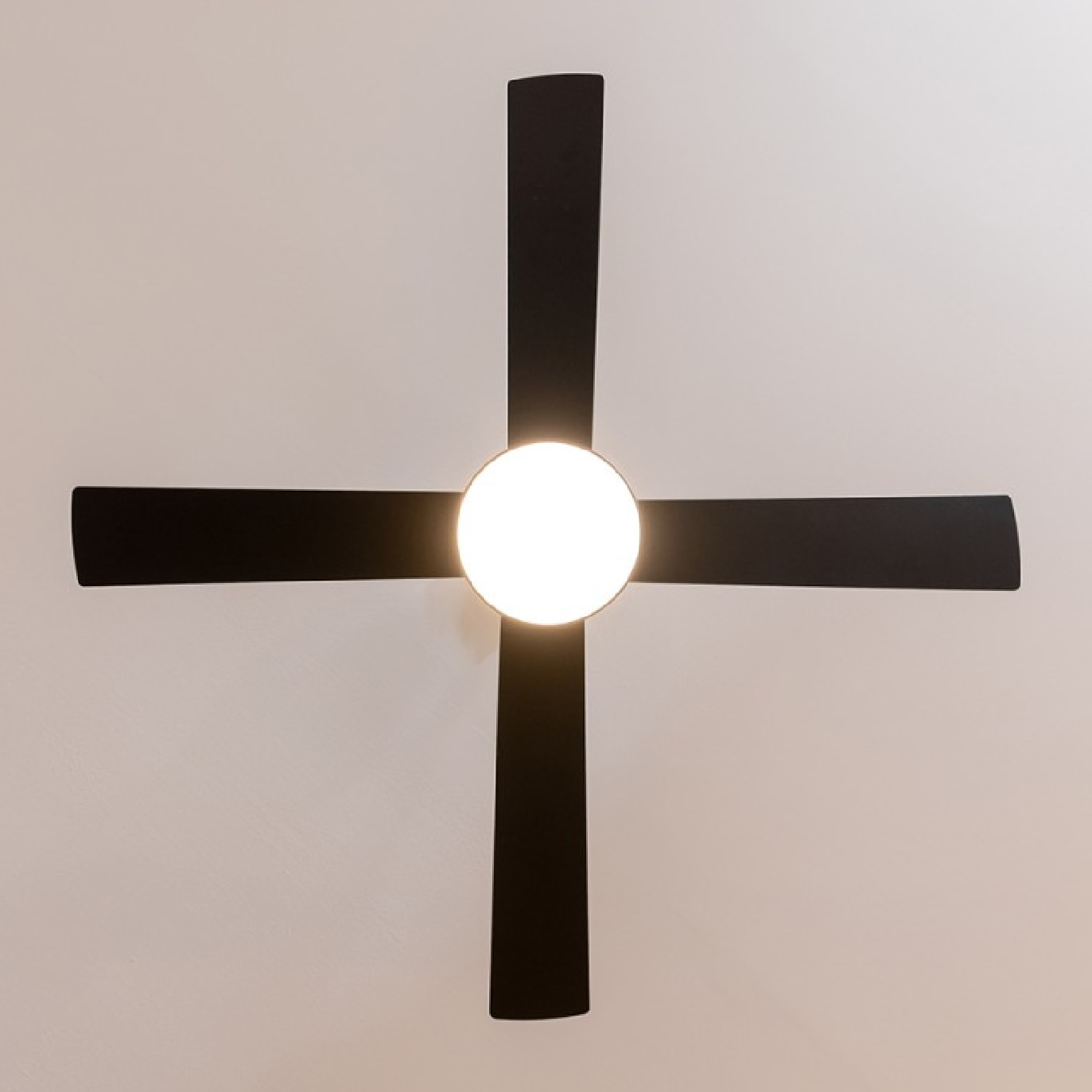 Cecotec Ventilateur de plafond EnergySilence Aero 5200 Black Line