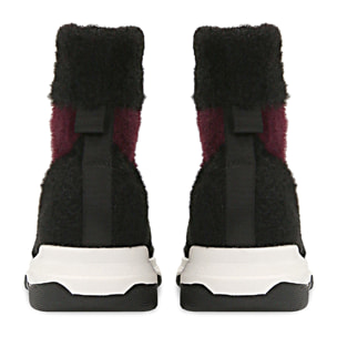 Zapatillas deportivas negras y rojas tipo sock boots con suela de goma blanca