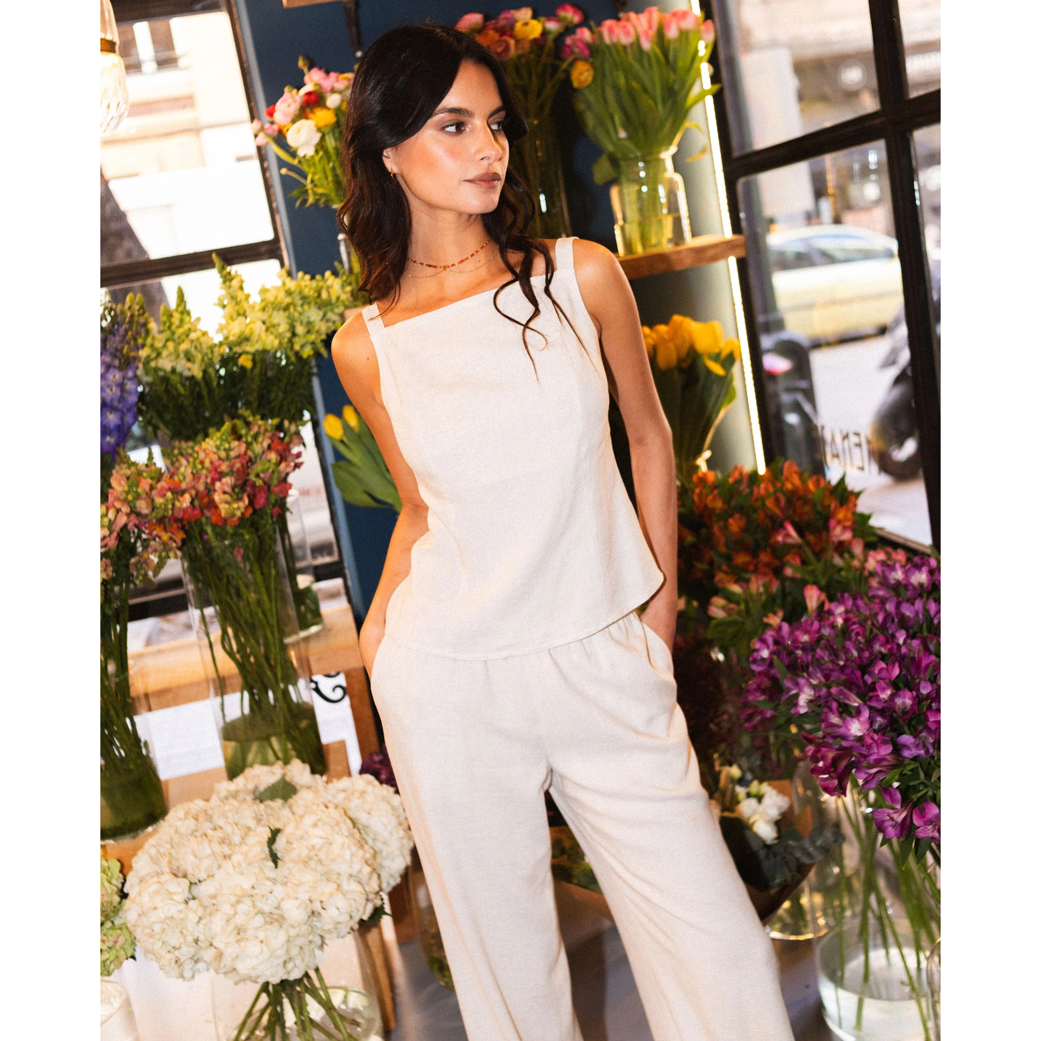 Blusa de mujer de lino con lazos en la espalda