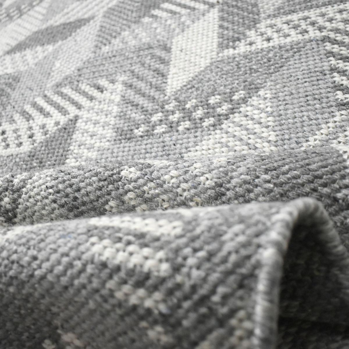 Tapis artisanal Lalu tissé à plat en laine