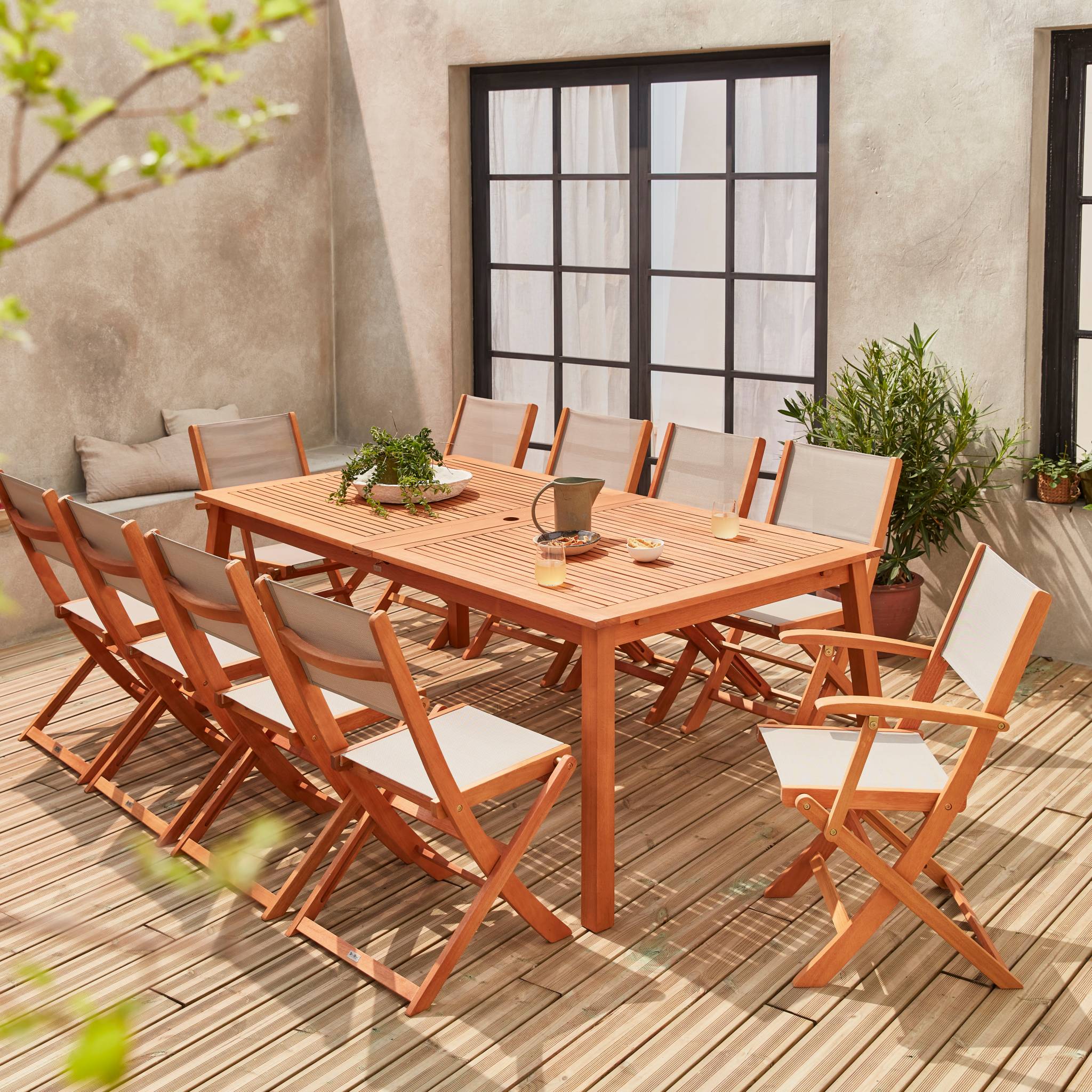 Salon de jardin en bois extensible - Almeria - table 200/250/300cm avec 2 rallonges. 2 fauteuils et 8 chaises. en bois d'Eucalyptus huilé et textilène gris taupe