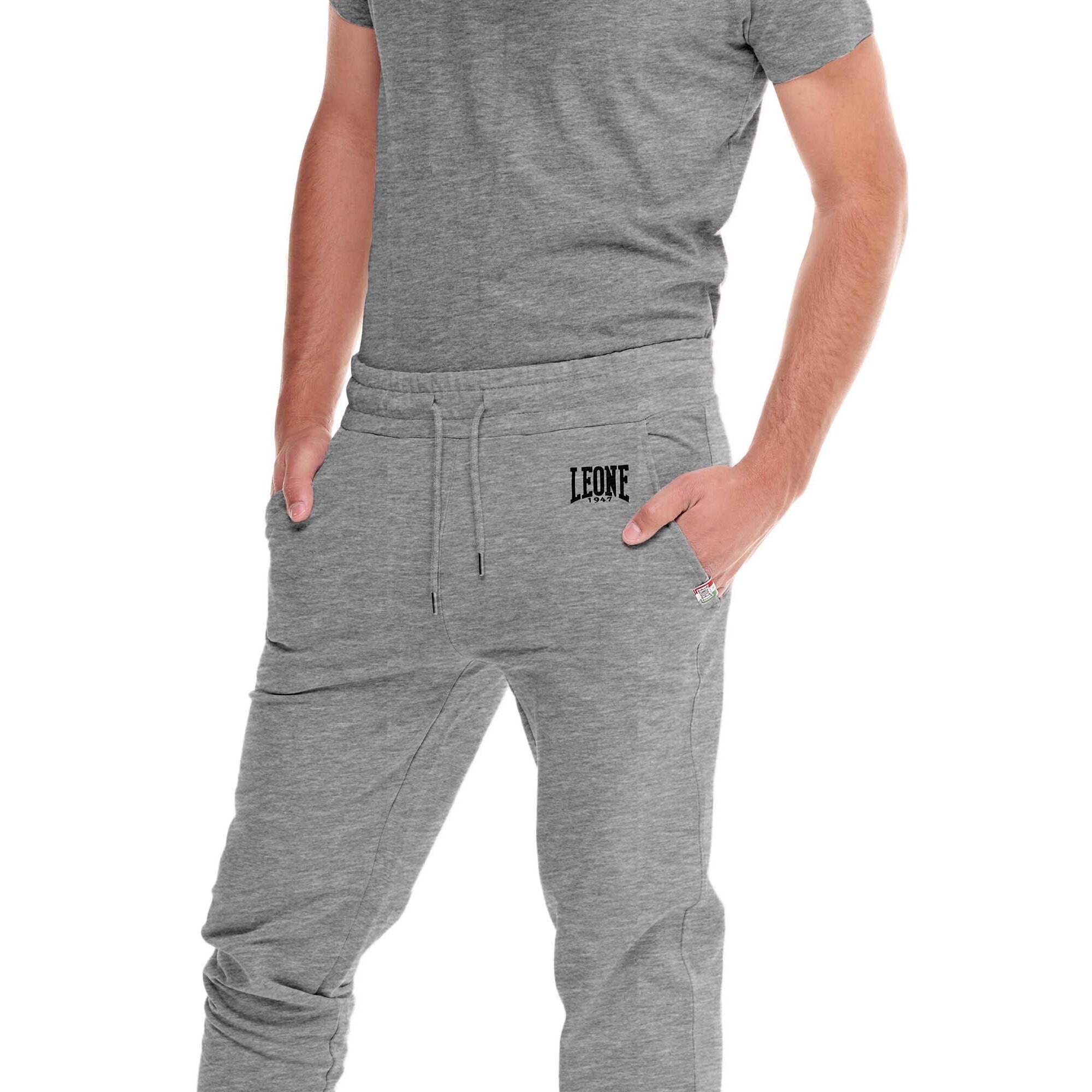 Pantalones deportivos para hombre con logo pequeño