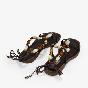 Sandalias planas marrones con piedras