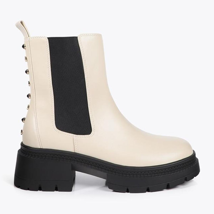 Stivaletto con Suola Track e Dettagli Metallici