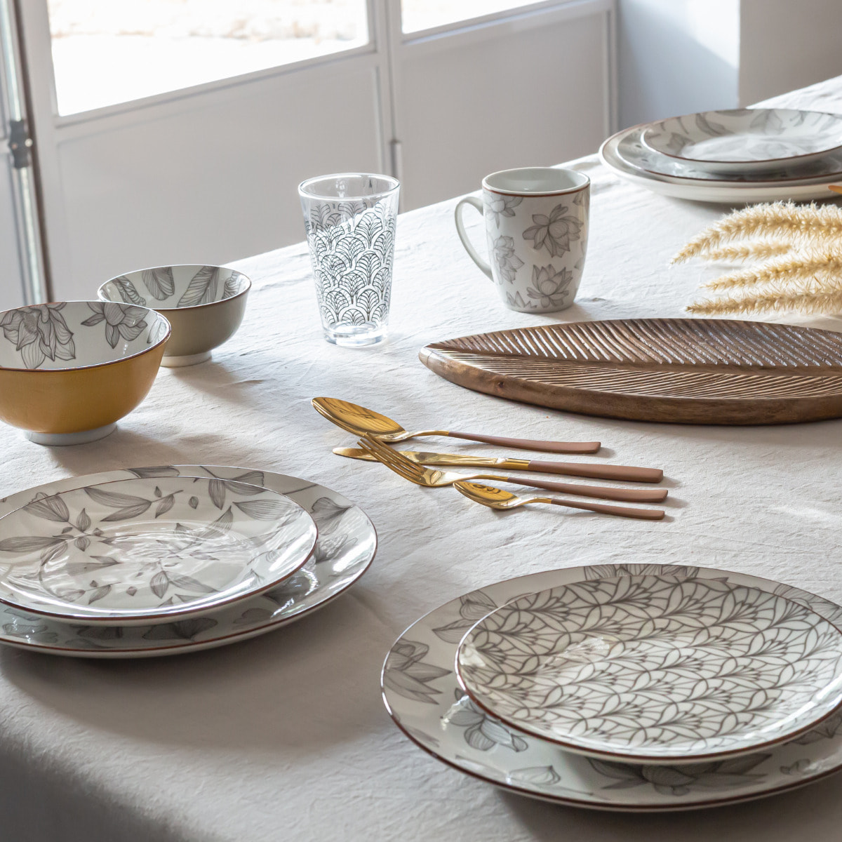Lot de 6 grandes assiettes, SASEBO