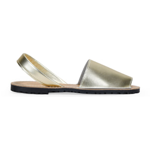 Abarcas planas en piel dorada