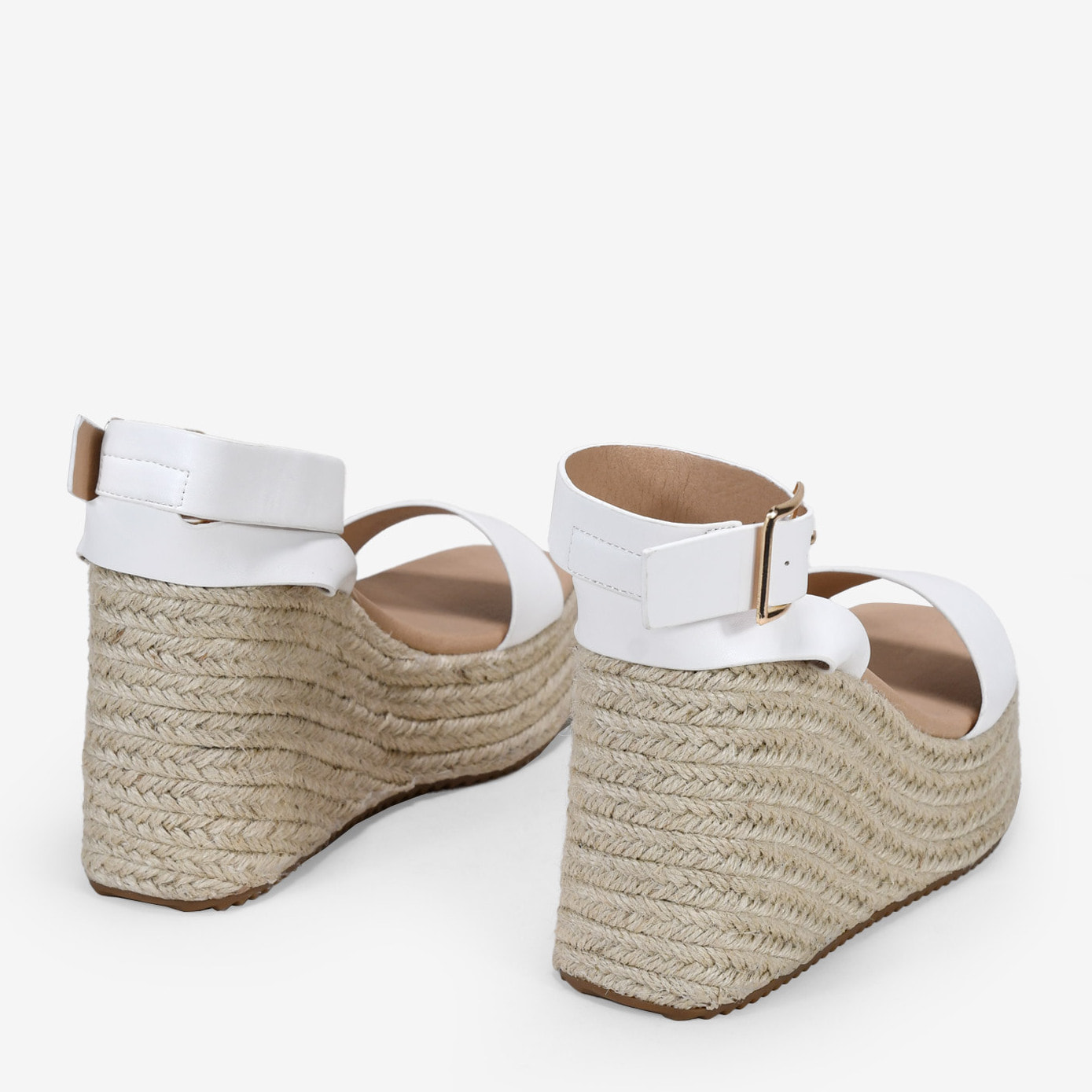 Sandalias blancas con cuña y plataforma de esparto