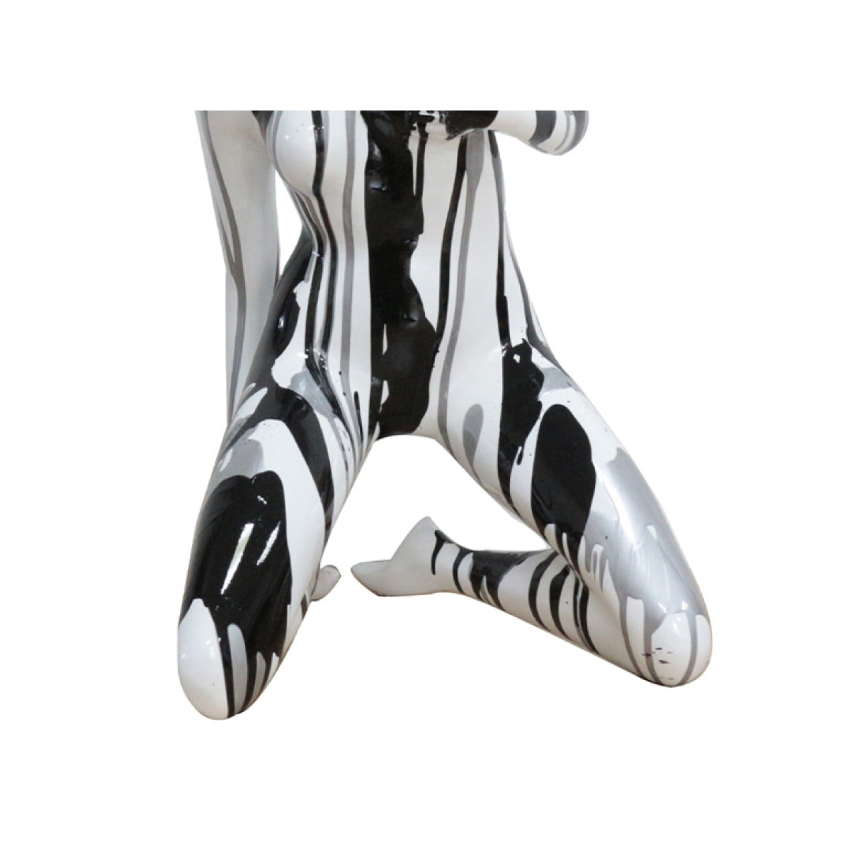 Statue femme en résine blanche peinture argentée, noire H58cm - NIKI 01