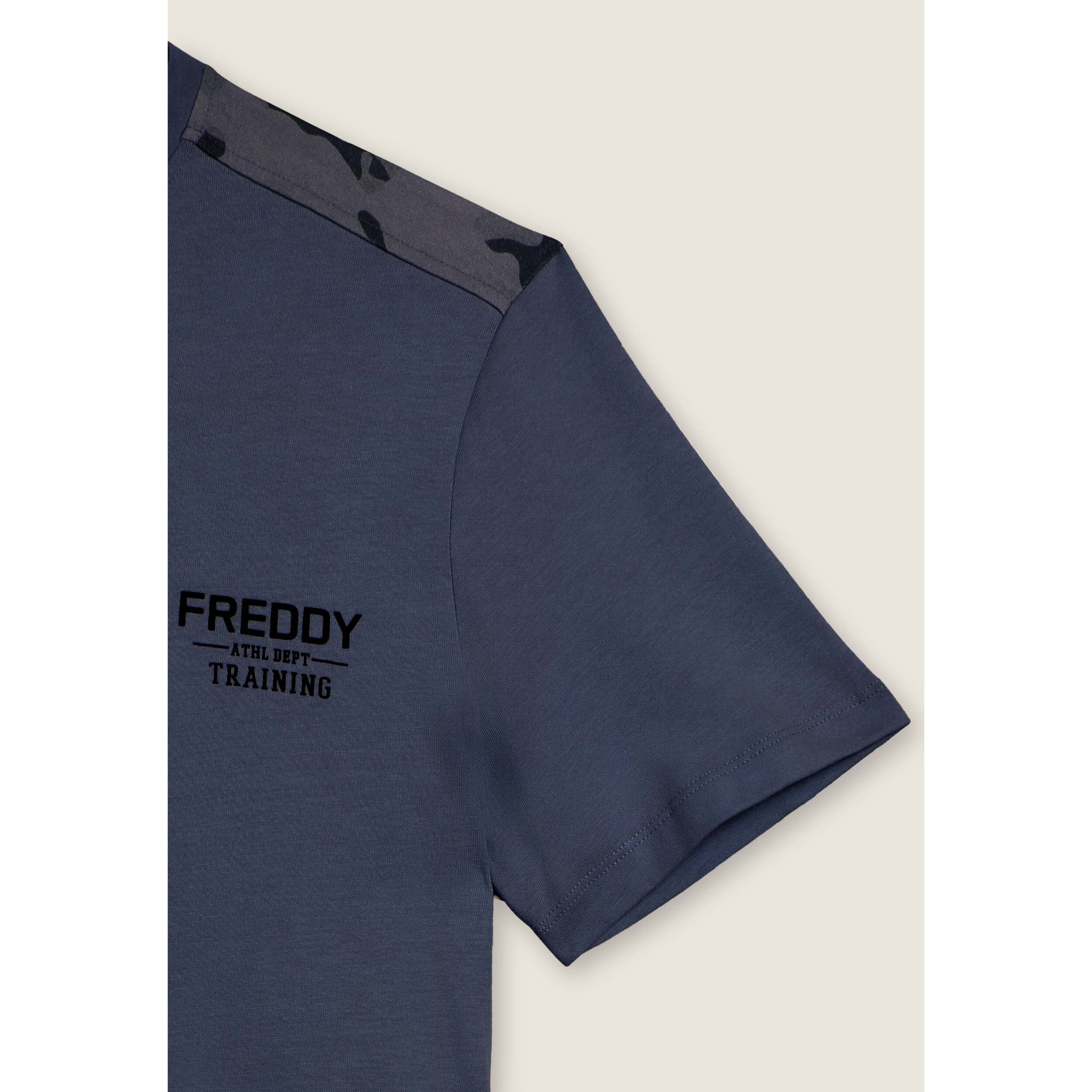 T-shirt con inserti camouflage e logo sul cuore