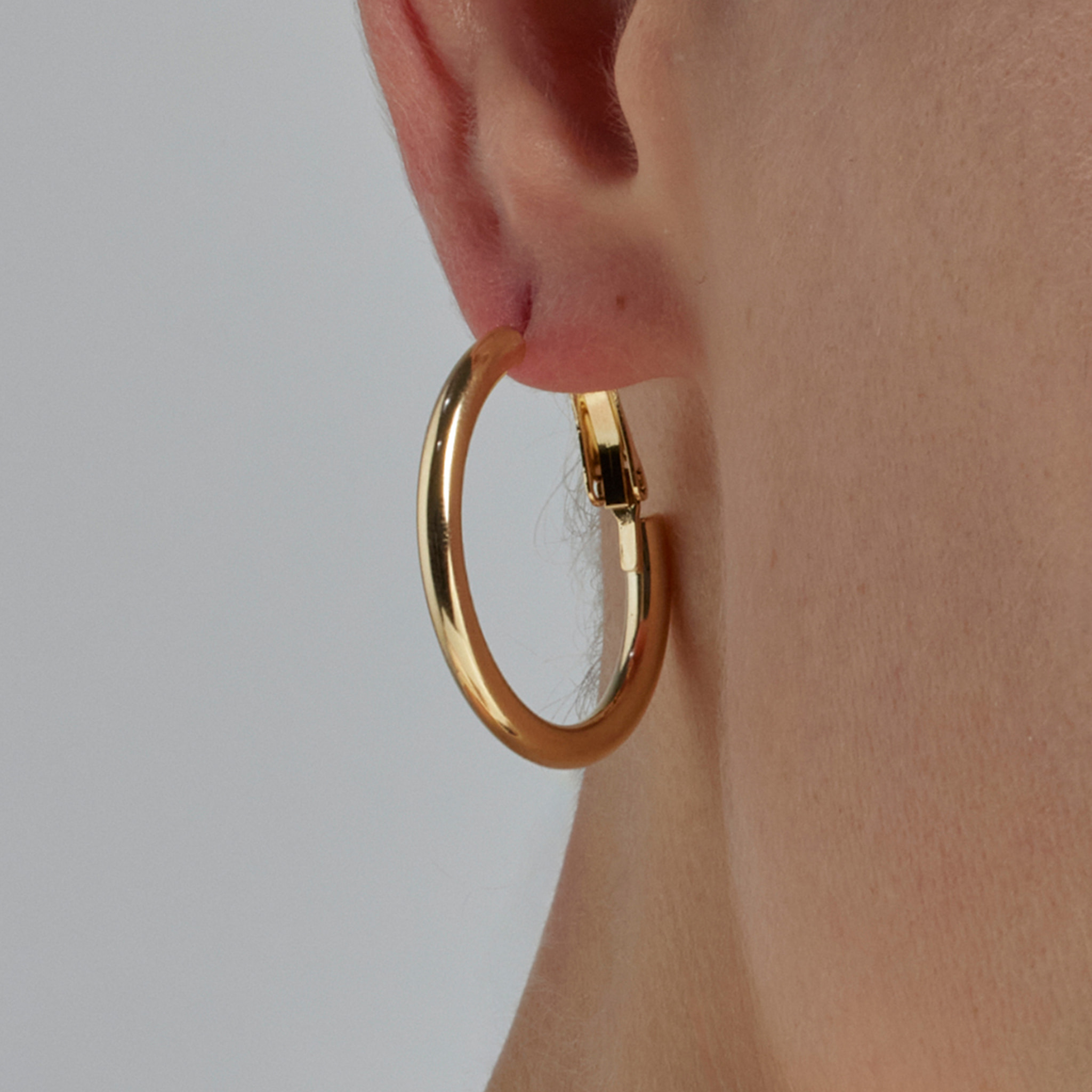 Pendientes de 30mm de diámetro acabado oro amarillo de 18k