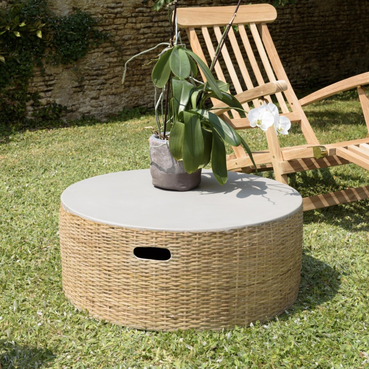 HECTOR - Table basse ronde plateau en béton socle en bambou naturel