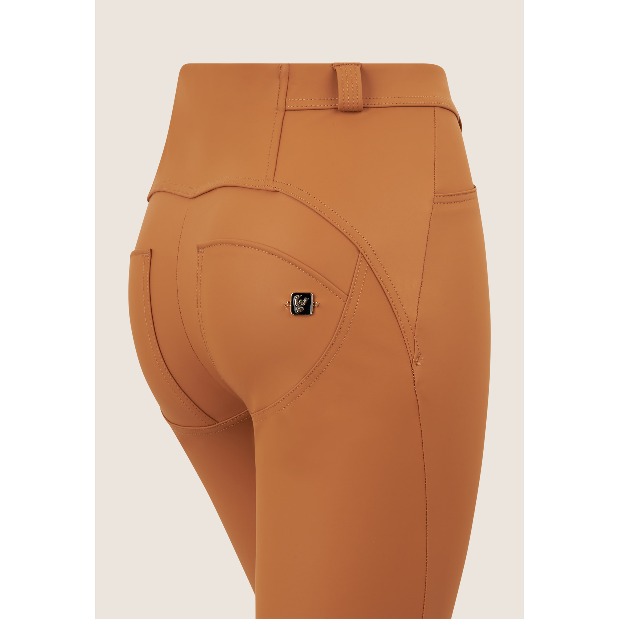 Pantaloni WR.UP® vita regular fondo bootcut in similpelle