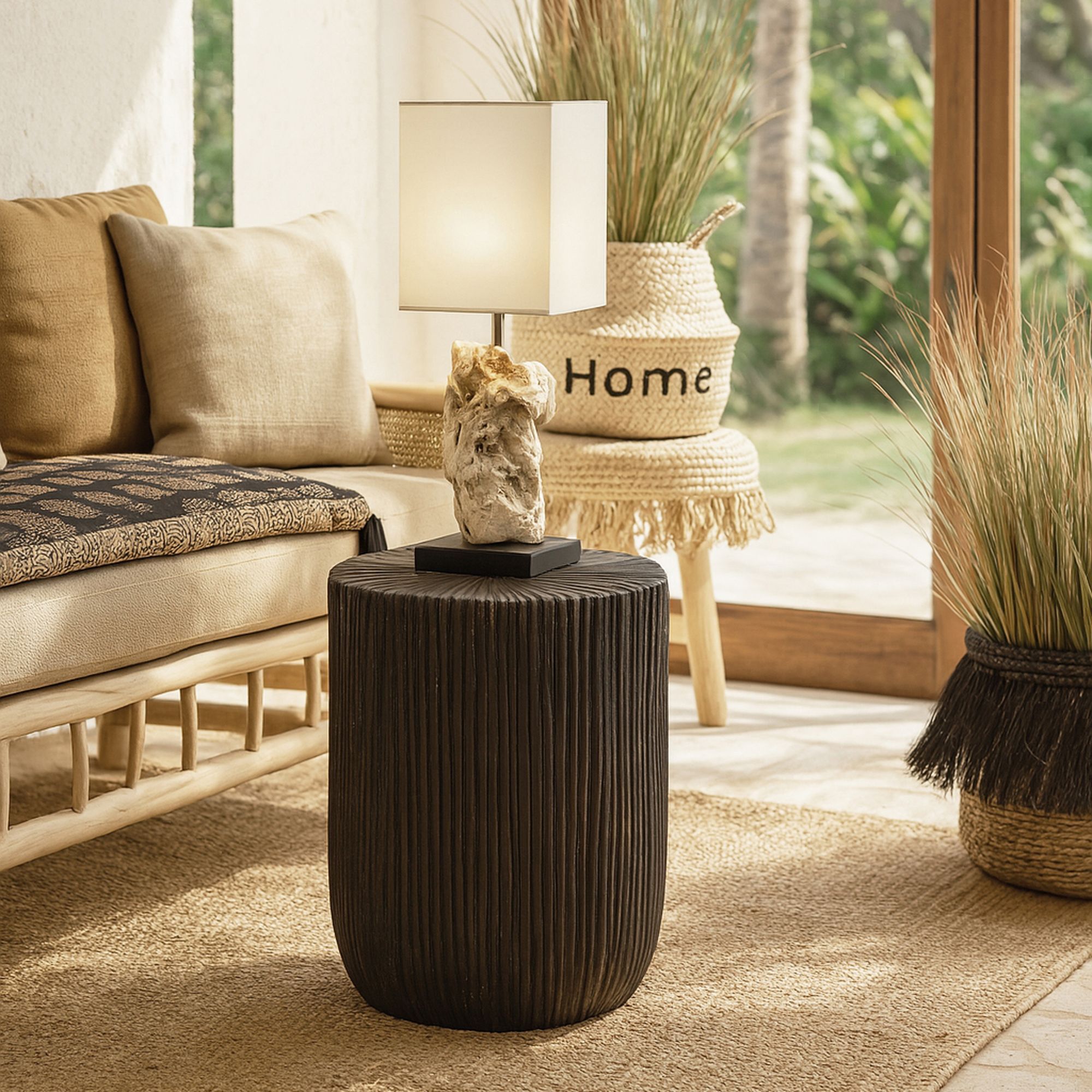 Meuble d'appoint en bois et feuilles de cocotier TUPAI