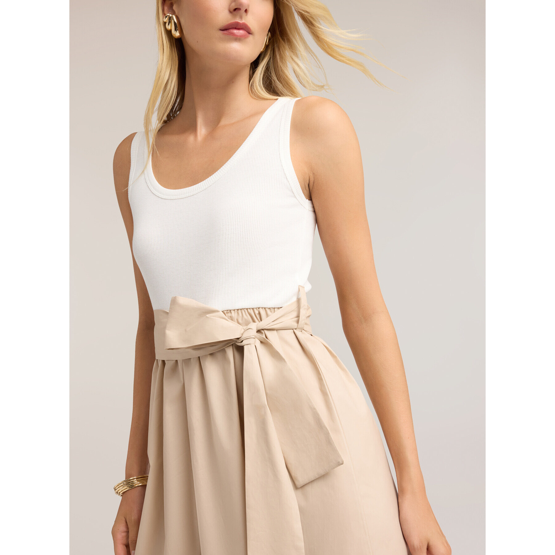 Motivi - Vestido flare en popelín con lazo en la cintura - Beige