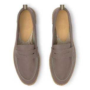 Alpargata Nacho plana tipo mocasín en napa granulada