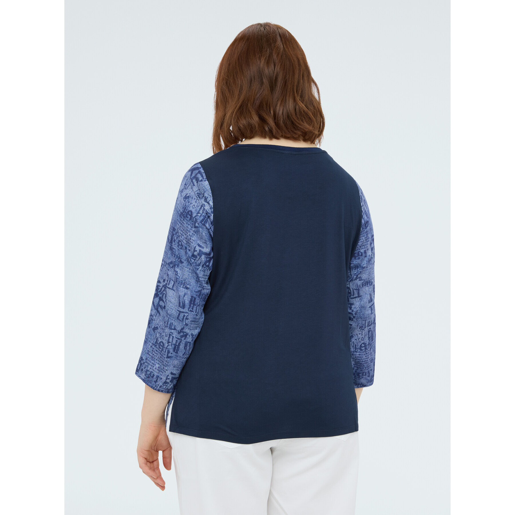 Fiorella Rubino - Blusa bimaterial con estampado lettering - Azul