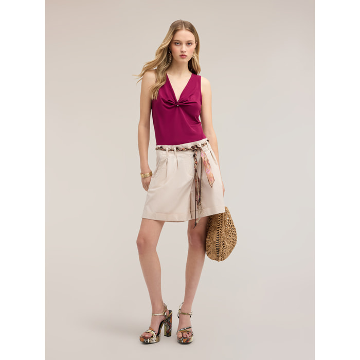 Motivi - Top con scollo a V drappeggiato e piercing - Fucsia