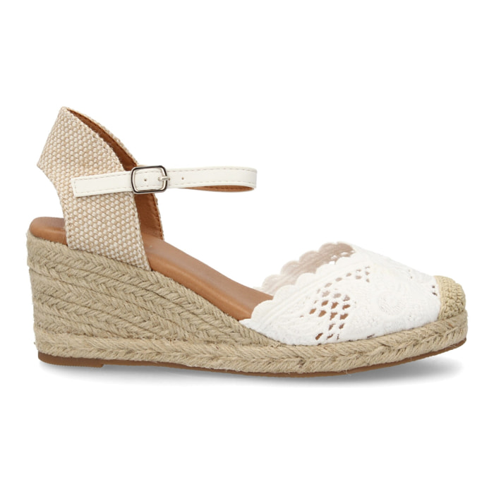 Alpargata cuña con calados altura media