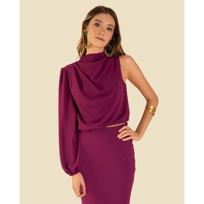 Blusa de mujer asimétrica con cuello alto