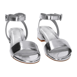 Sandalias bajas plateadas de laminado
