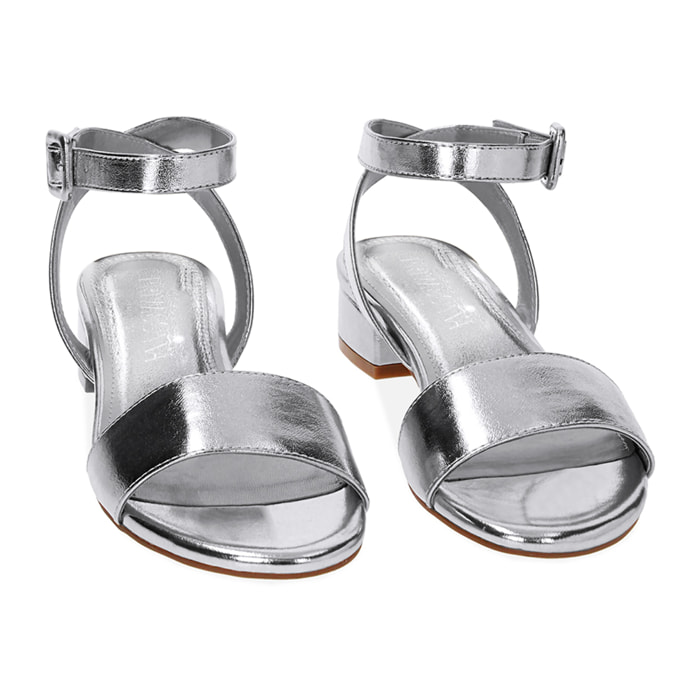 Sandalias bajas plateadas de laminado