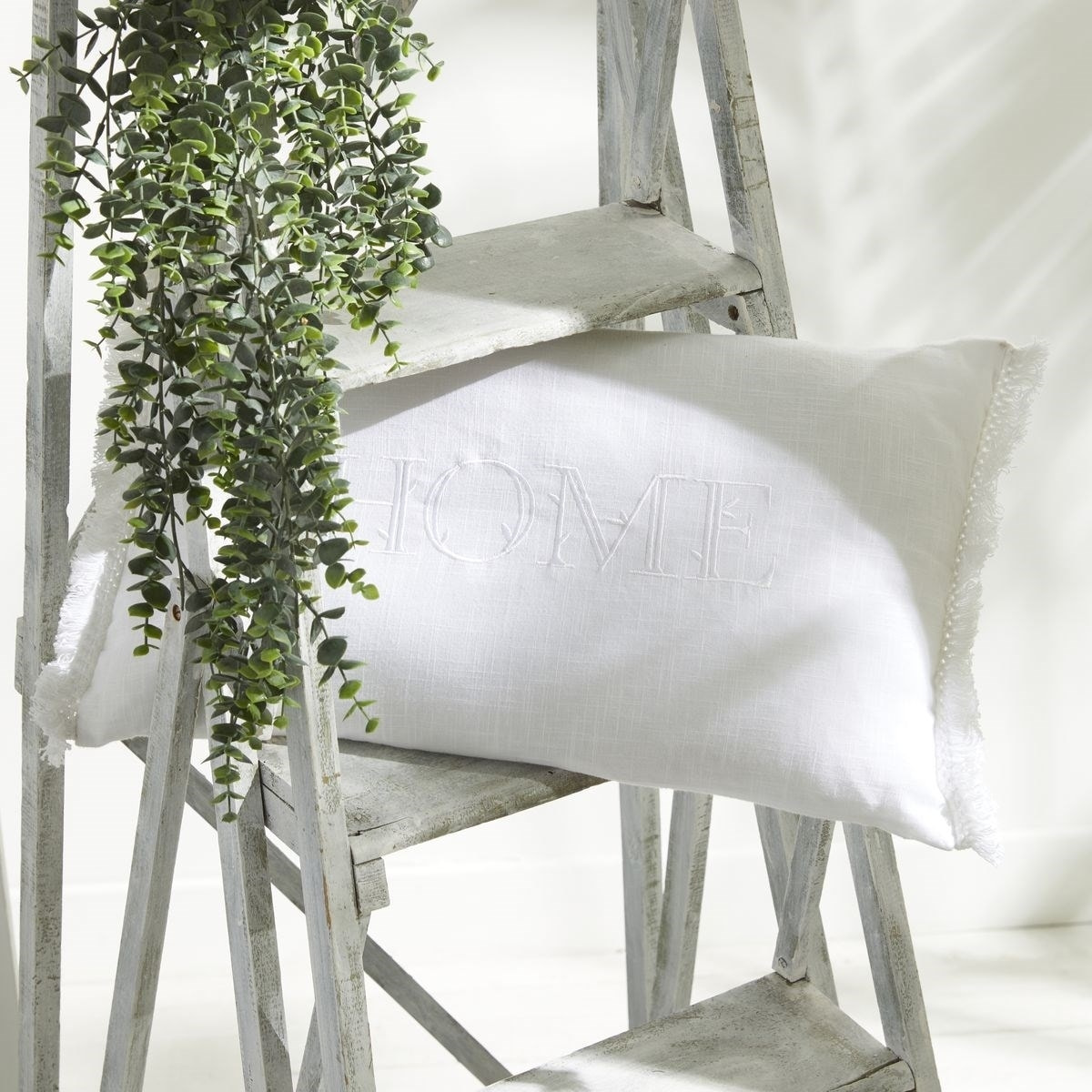 Coussin déhoussable finition franges coton uni CHARME blanc