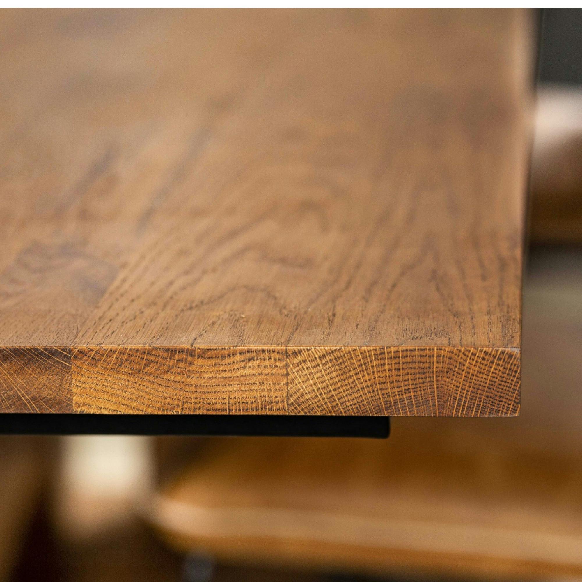 Table design en chêne 240 cm pied oblique OKA