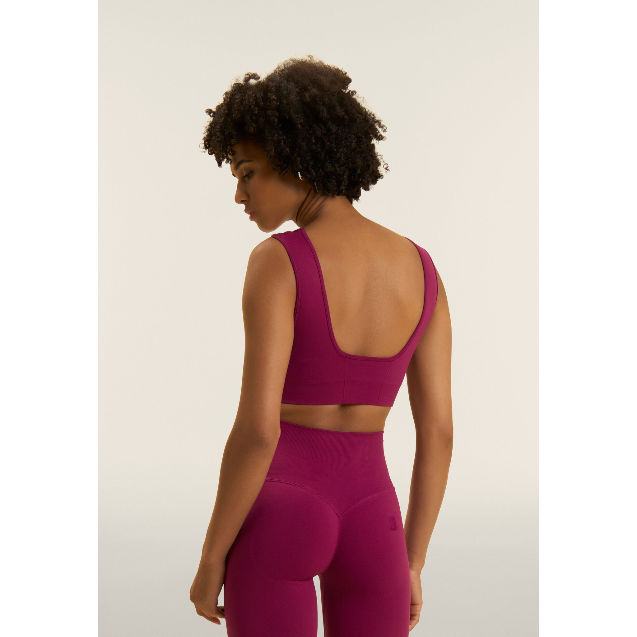 Top sportivo seamless con scollo a cuore e supporto leggero