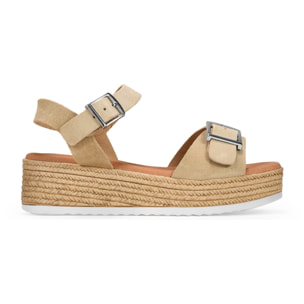 Sandalias de piel beige con cuña de esparto y hebillas