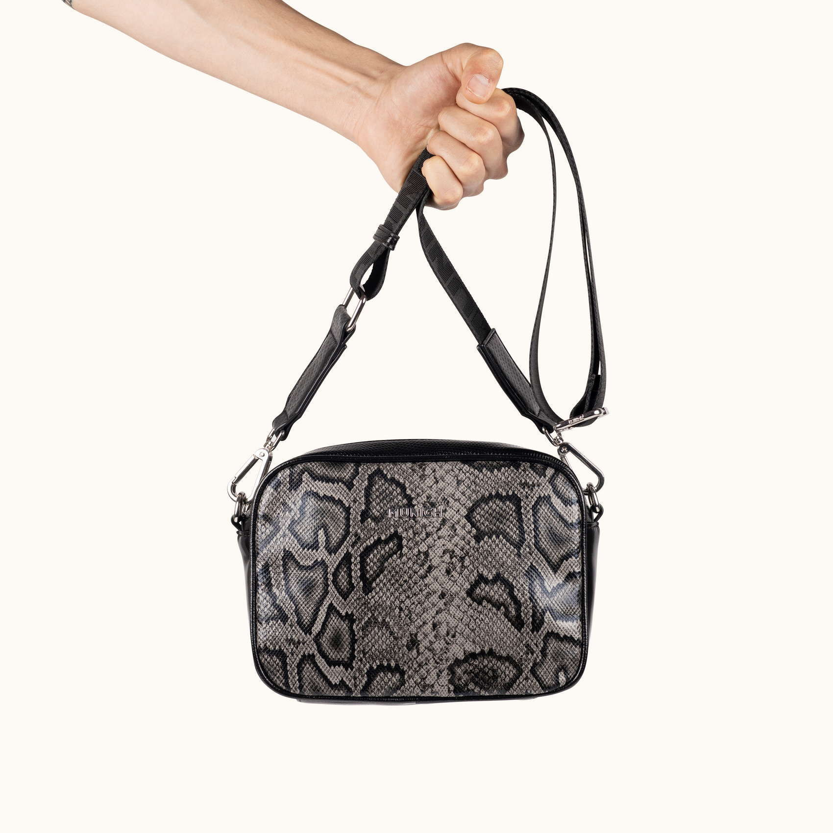 Bandolera Camera Bag con Estampado Animal y Acabado Metalizado BLOCK FUN BLACK LIZARD CROSSBODY CAMERA