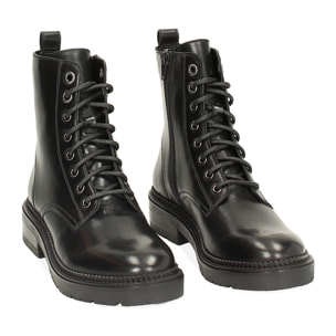 Bota negra de piel
