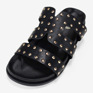 Sandalias planas negras con tachas