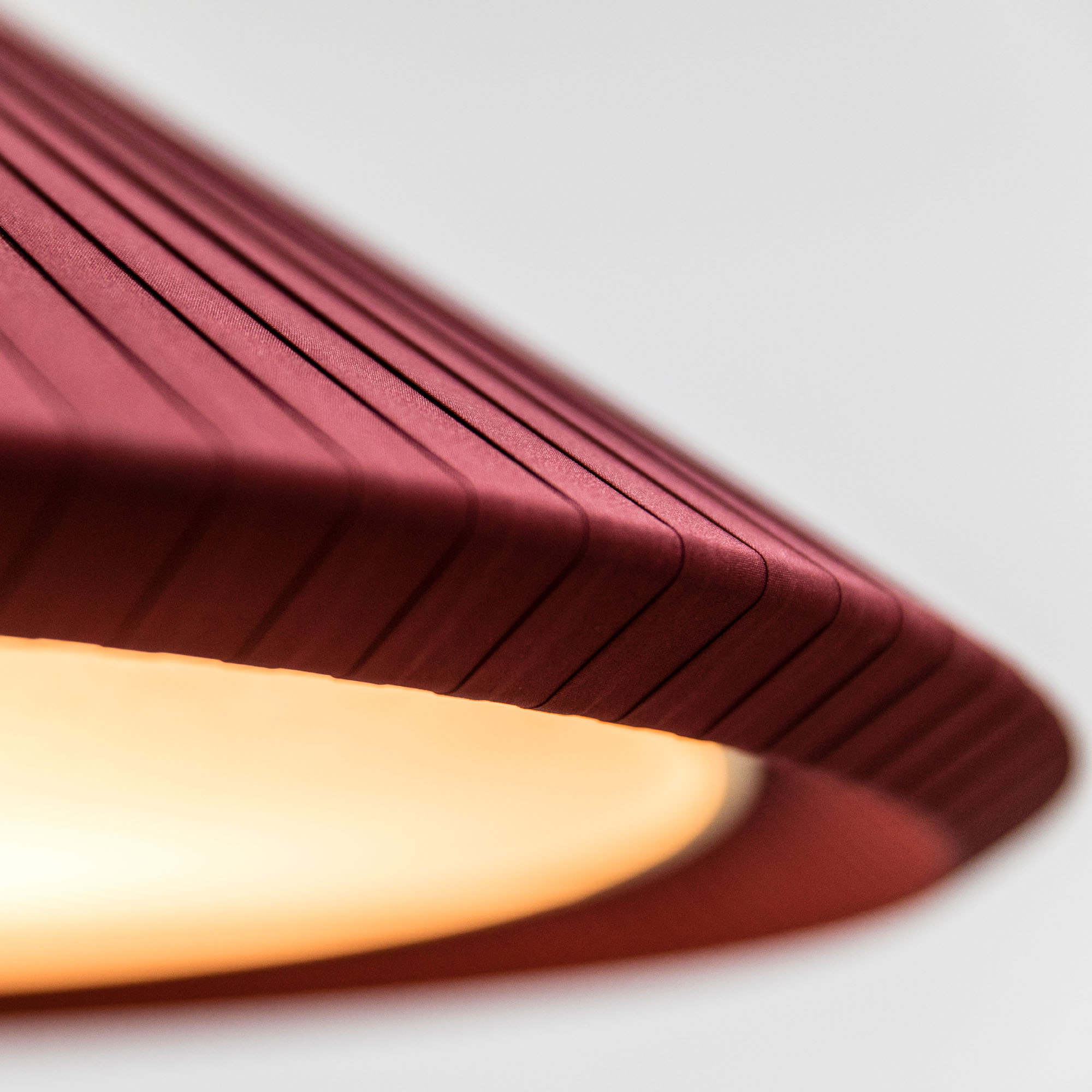 SAIGON IN 1300 Lampe suspension grenat
