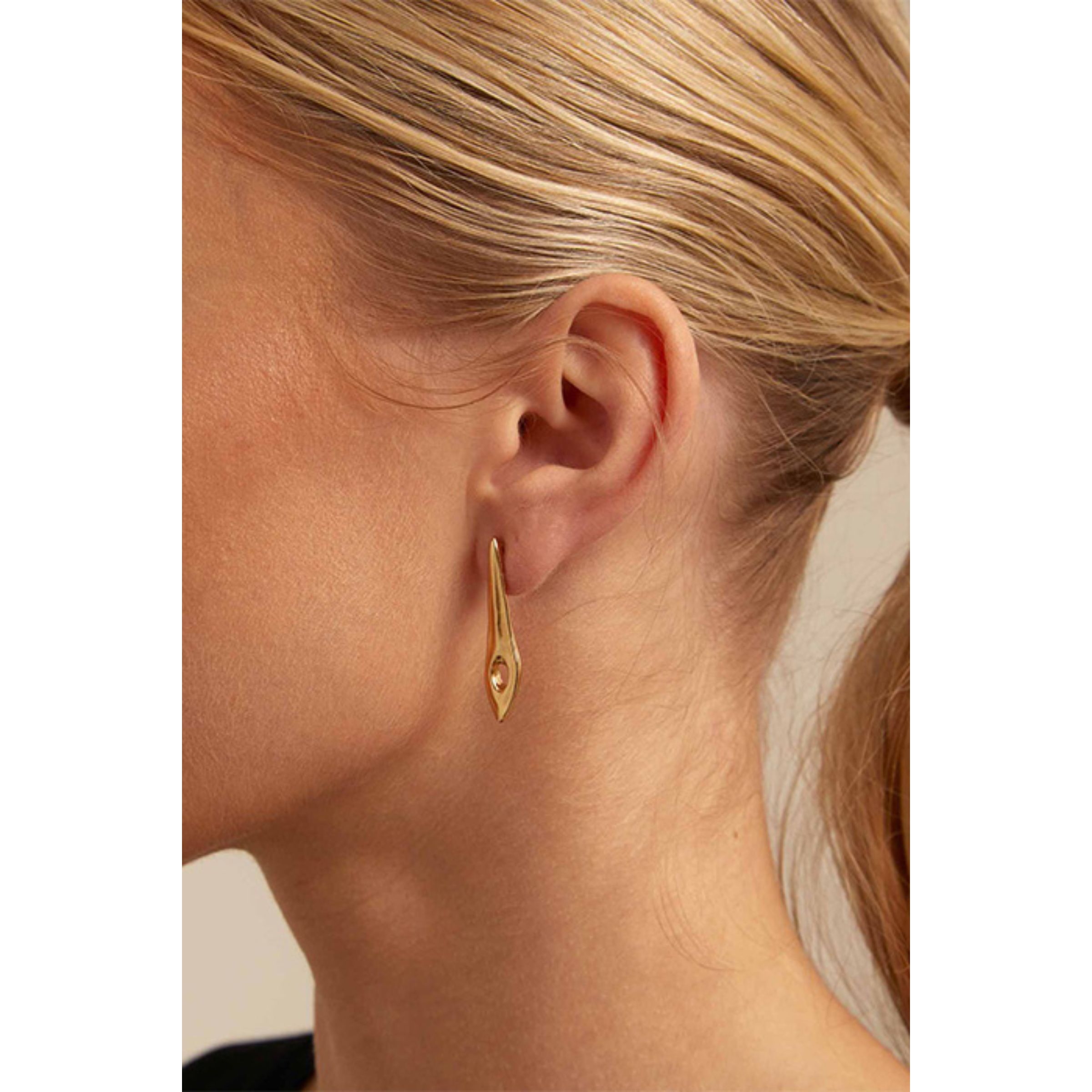 Pendiente Leaf me alone DORADO U