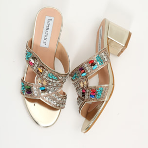 Sandali in simil pelle con tacco comodo ed applicazione di strass e pietre