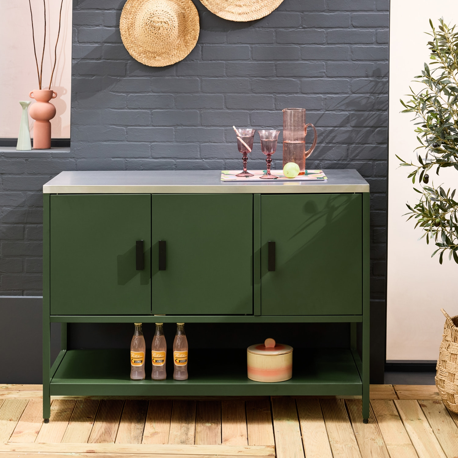 Cuisine d'extérieure en acier vert 3 portes.1 étagère L120cm