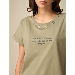 Oltre - T-shirt lettering con charms - Verde