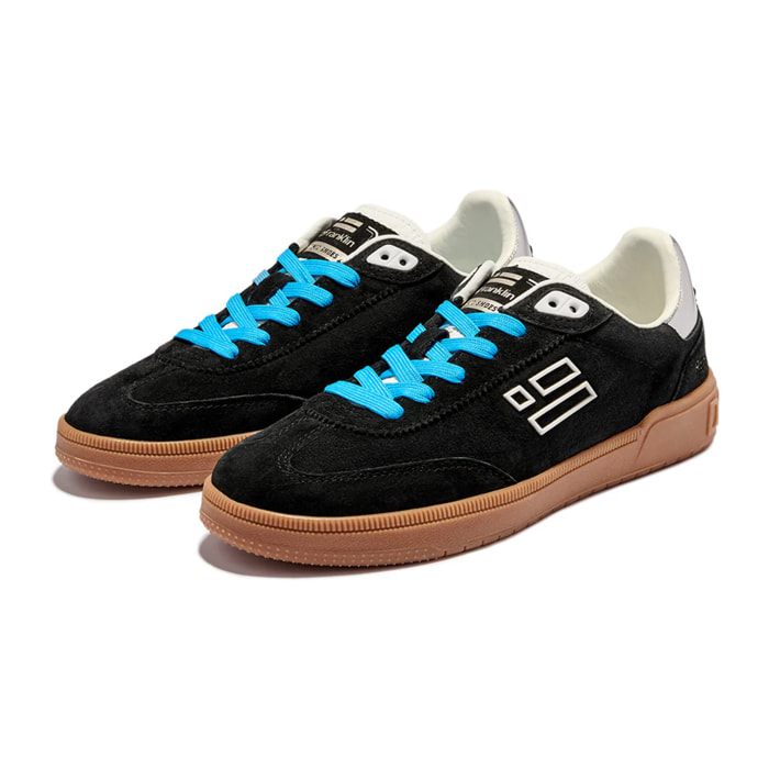 Zapatillas Bajas de Mujer Modelo Rebel Suede Negras con Detalles Metálicos